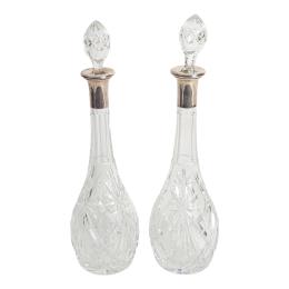 74 - PAREJA DE BOTELLAS LICORERAS, DE LOS AÑOS 30