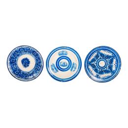668 - CONJUNTO DE PLATOS DE CERÁMICA DE MANISES DEL SIGLO XIX