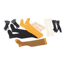 1169 - LOTE DE GUANTES Y MEDIAS DE FINALES DEL SIGLO XiX
