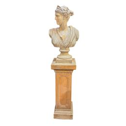 754 - BUSTO DE DAMA CLÁSICA SOBRE PEANA DE MEDIADOS DEL S.XX
