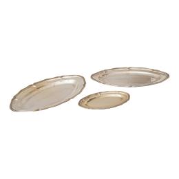 1142 - TRES BANDEJAS DE PLATA DE MEDIADOS DE S. XX