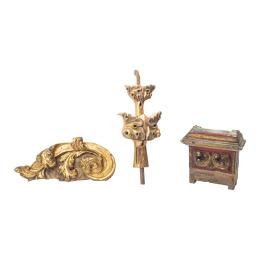 1224 - TRES FRAGMENTOS DE TALLA DE ALTAR DEL S. XVIII