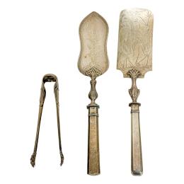 1146 - TRES CUBIERTOS DE SERVIR EN PLATA DE PRINCIPIOS DEL S.XX