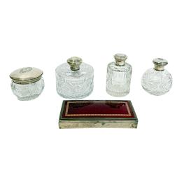 39 - CONJUNTO DE TARROS Y CAJA TABAQUERA 