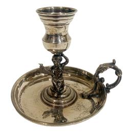 1005 - CANDELERO CON ASA DE PLATA DE MEDIADOS DE S. XX