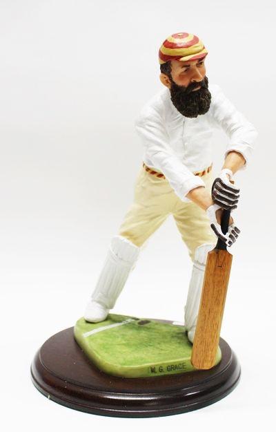FIGURA DE COLECCIÓN INGLESA "JUGADOR DE CRÍQUET"