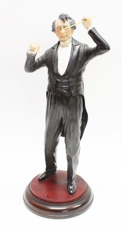 FIGURA DE COLECCIÓN INGLESA "DIRECTOR DE ORQUESTA"