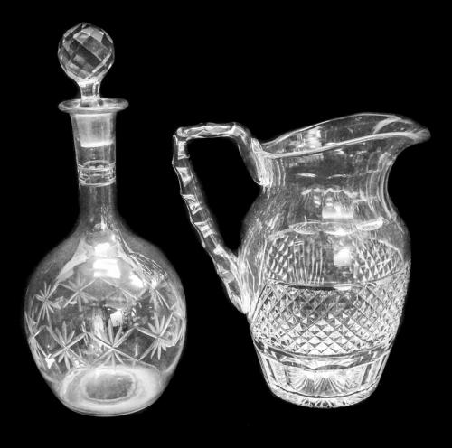 JARRA Y BOTELLA EN CRISTAL TALLADO