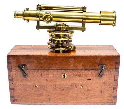 TEODOLITO INGLÉS CON SU CAJA