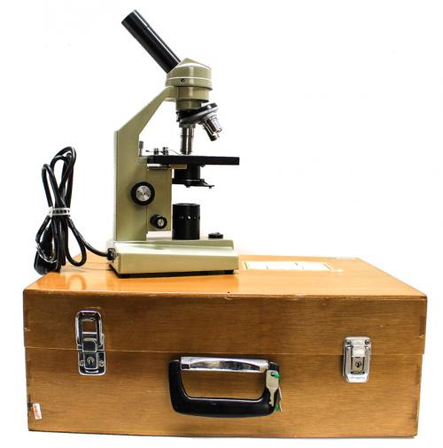 MICROSCOPIO ESCOLAR