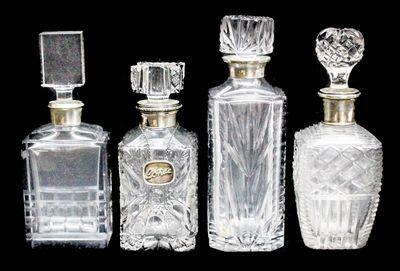 CUATRO BOTELLAS LICORERAS EN CRISTAL Y PLATA