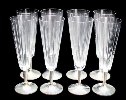 CONJUNTO DE OCHO COPAS DE CAVA EN CRISTAL Y PLATA