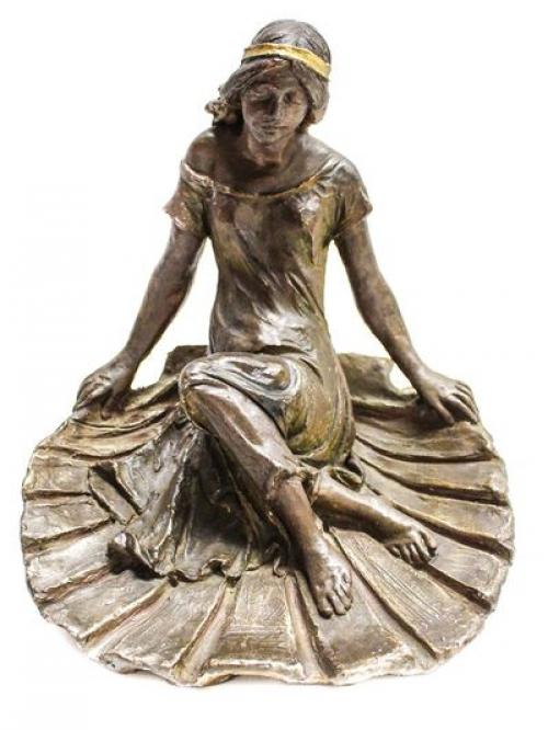 FIGURA  FRANCESA ART NOUVEAU "MUCHACHA SENTADA". CIRCA 1900