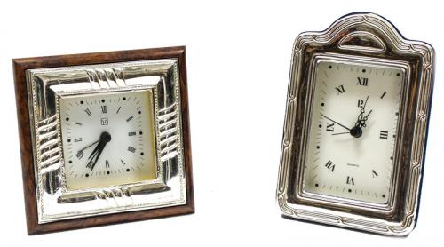 (devolver) DOS RELOJES DE SOBREMESA