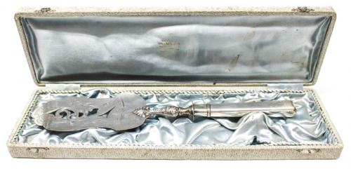 PALA DE SERVIR POSTRES EN PLATA. CIRCA 1900