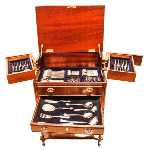 CUBERTERIA DE PLATA CON MUEBLE CUBERTERO