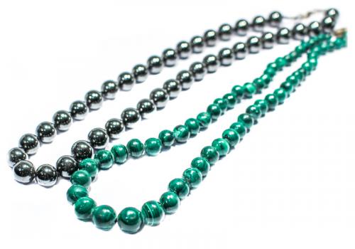 DOS COLLARES, MALAQUITA Y HEMATITES