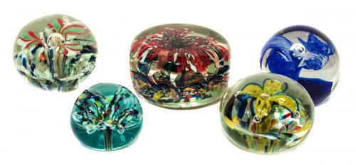 COLECCIÓN DE CINCO PISAPAPELES