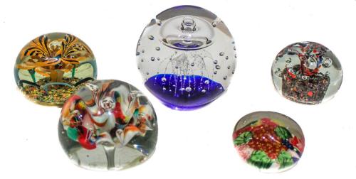 COLECCIÓN DE CINCO PISAPAPELES