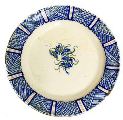 PLATO EN CERÁMICA DE MANISES DEL SIGLO XIX