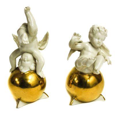 PAREJA DE ANGELOTES EN PORCELANA CAPODIMONTE