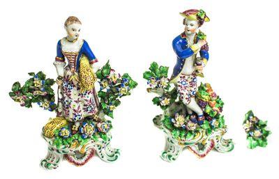 PAREJA DE FIGURAS EN PORCELANA