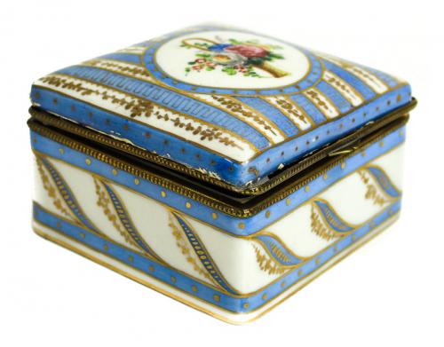CAJA JOYERO EN PORCELANA. PRINCIPIOS DEL SIGLO XX