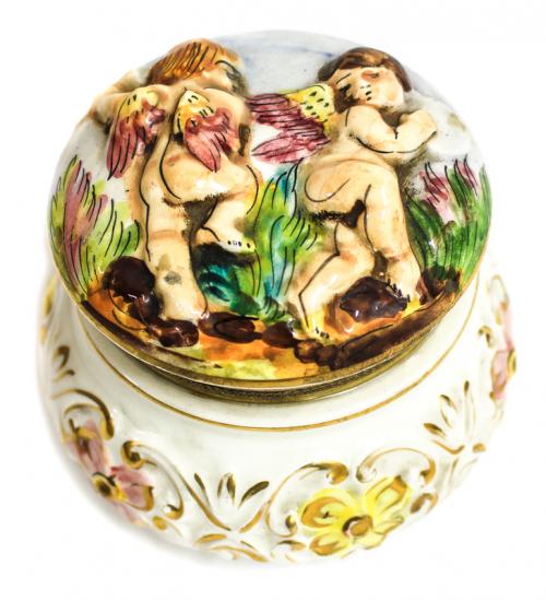 CAJA DE PORCELANA CAPODIMONTE