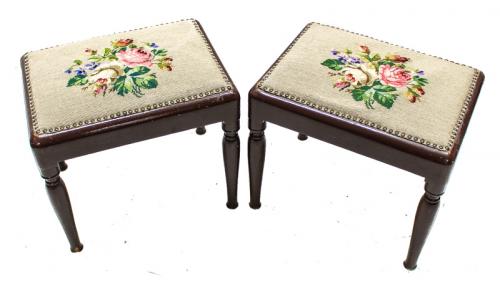 DOS BANQUETAS DE LA PRIMERA MITAD DEL S. XX