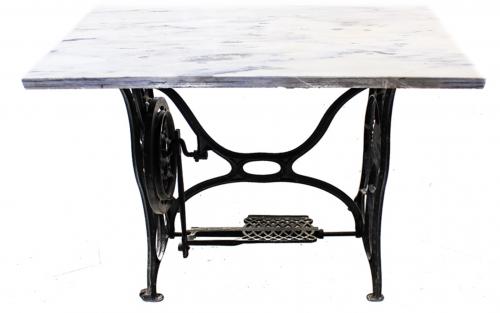 MESA DE JARDIN CON PIÉ  DE MÁQUINA DE COSER
