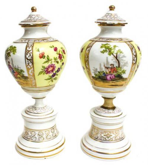 PAREJA DE JARRONES DE PORCELANA ALEMANA