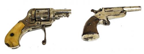 DOS PEQUEÑAS PISTOLAS DE FOGUEO