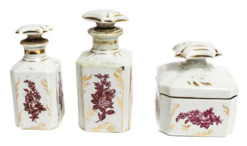 CONJUNTO DE TOCADOR EN PORCELANA