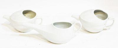 TRES RECIPIENTES DE PORCELANA