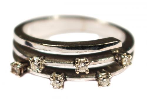 ANILLO CON BRILLANTES