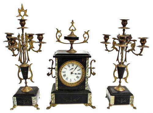 RELOJ CON GUARNICIÓN. FINALES DEL SIGLO XIX