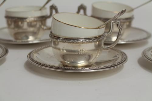 CONJUNTO DE TAZS DE TÉ CON SU PLATO