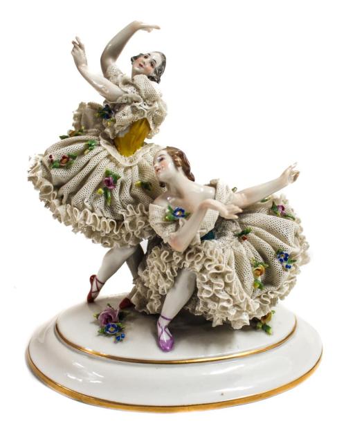FIGURA EN PORCELANA ALEMANA "BAILARINAS"