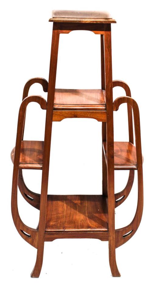 PEQUEÑA ESTANTERÍA MODERNISTA. CIRCA 1900