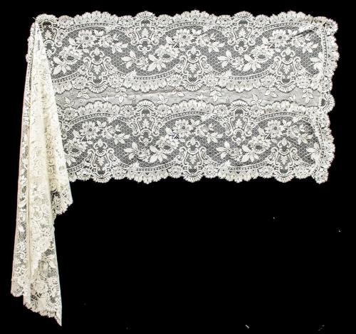 MANTILLA DE DAMA MEDIADOS DEL SIGLO XX
