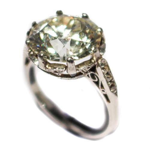 GRAN ANILLO SOLITARIO CON BRILLANTE