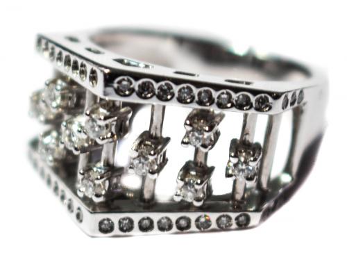 ANILLO CON BRILLANTES