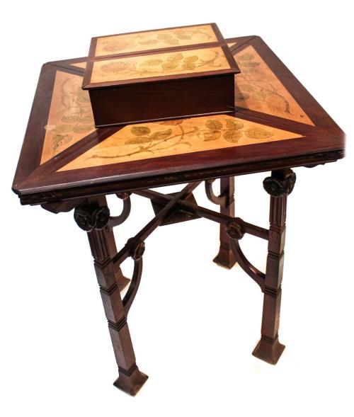 MESA DE JUEGO MODERNISTA DE JOAN BUSQUETS.