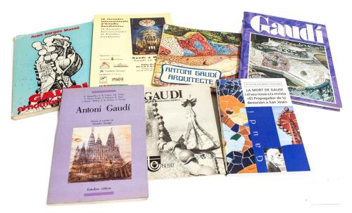 SIETE LIBROS SOBRE GAUDÍ