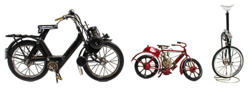 DOS MOTOCICLETAS Y UN MONOCICLO