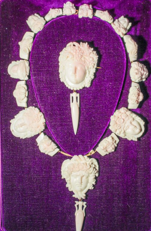 ADERREZO ITALIANO CON CAMAFEOS DEL S.XIX
