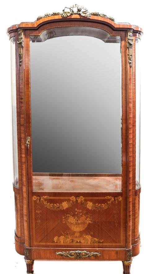 VITRINA DEL PRIMER CUARTO DEL S.XX