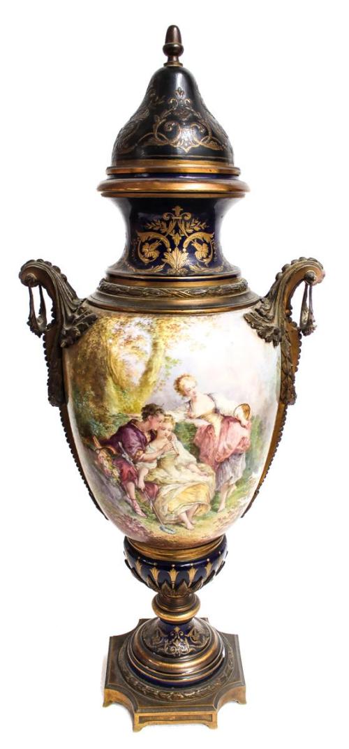GRAN JARRON EN PORCELANA SÈVRES DE FLES. S.XIX