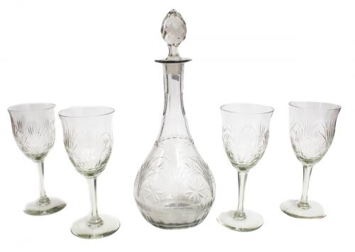 JUEGO DE BOTELLA Y OCHO COPAS DE VINO