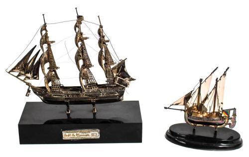 DOS BARCOS VELEROS EN PLATA
